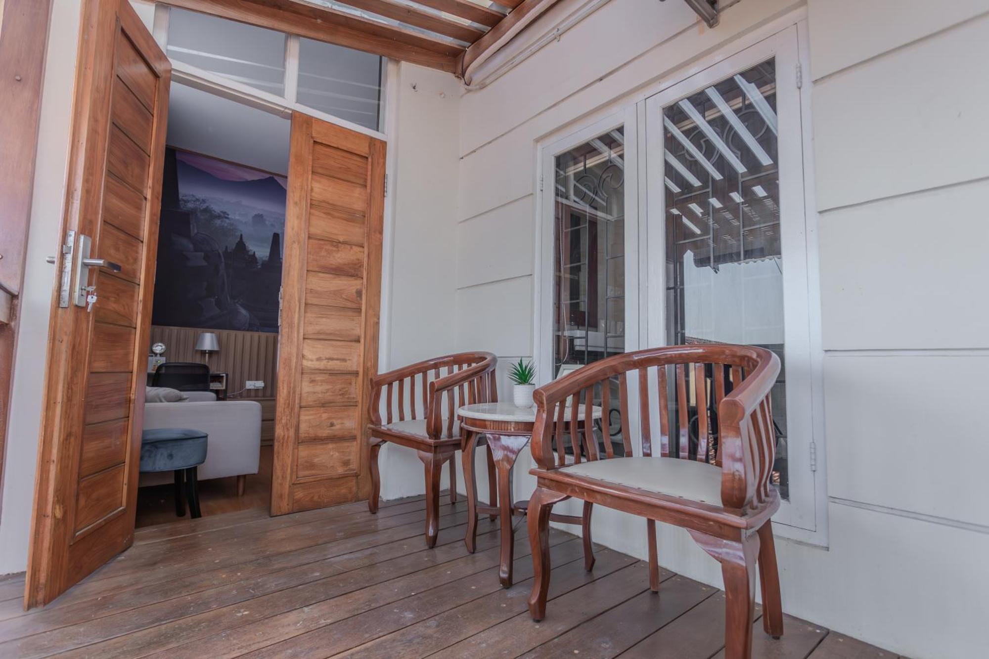 Inez Homestay Yogyakarta Exterior photo