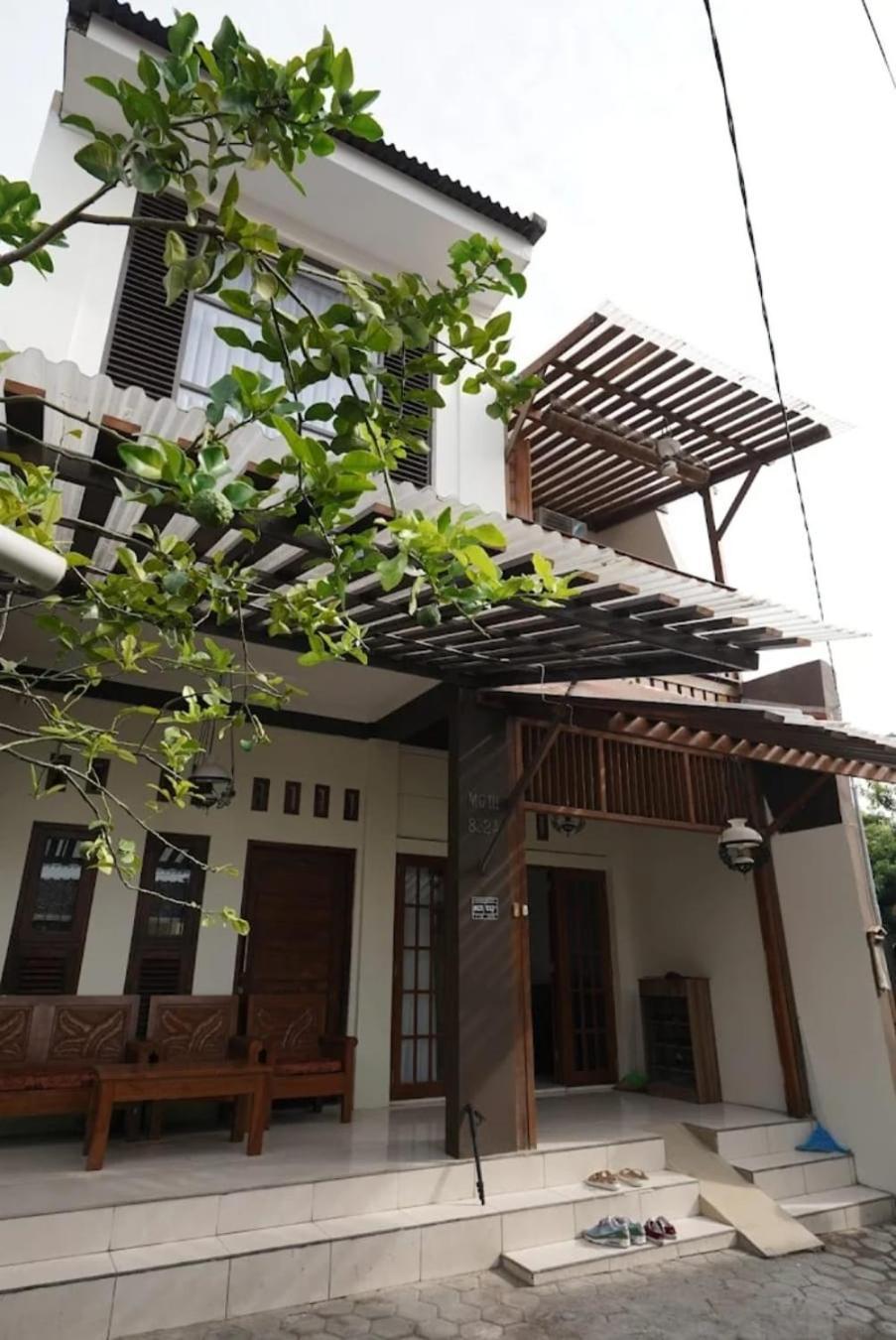 Inez Homestay Yogyakarta Exterior photo